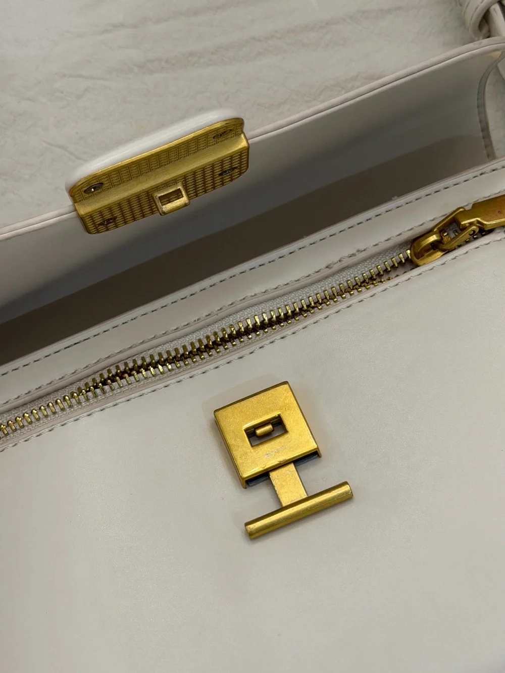 N/A sleek cream